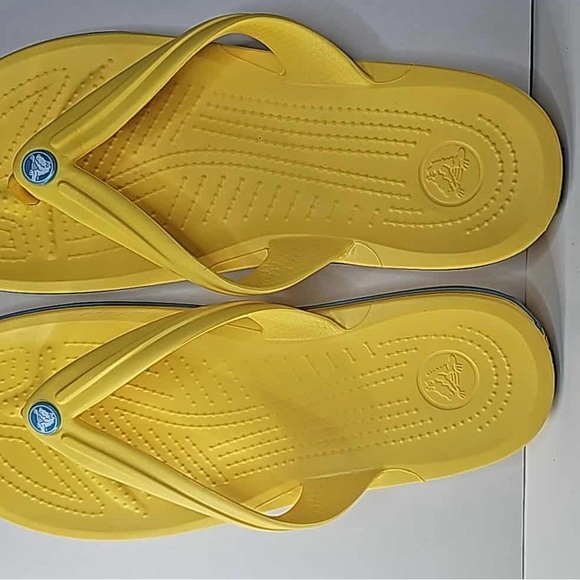 CROCS Unisex sandals Yellow Flip Flops Men’s size 9 / women’s 11 - Picture 9 of 13